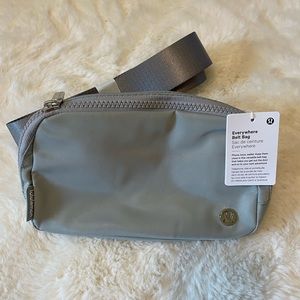 Lululemon Everywhere Belt Bag - NWT - Silver Drop